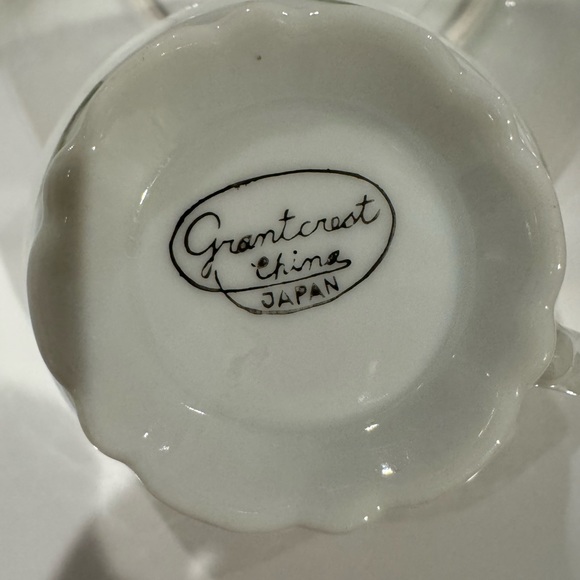 Vintage teacup and saucer from Grantcrest China - Picture 4 of 7